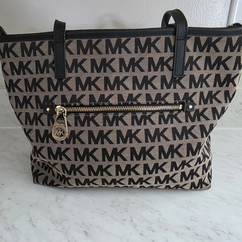 Michael kors medium signiture tote tan and black leather and gold accent - Picture 2 of 8